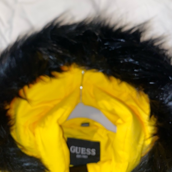 Yellow guess puffer jacket - Picture 4 of 4